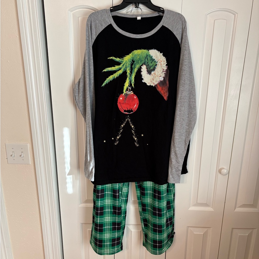 The Grinch PJ set (top and bottom) size XXXL mens style.